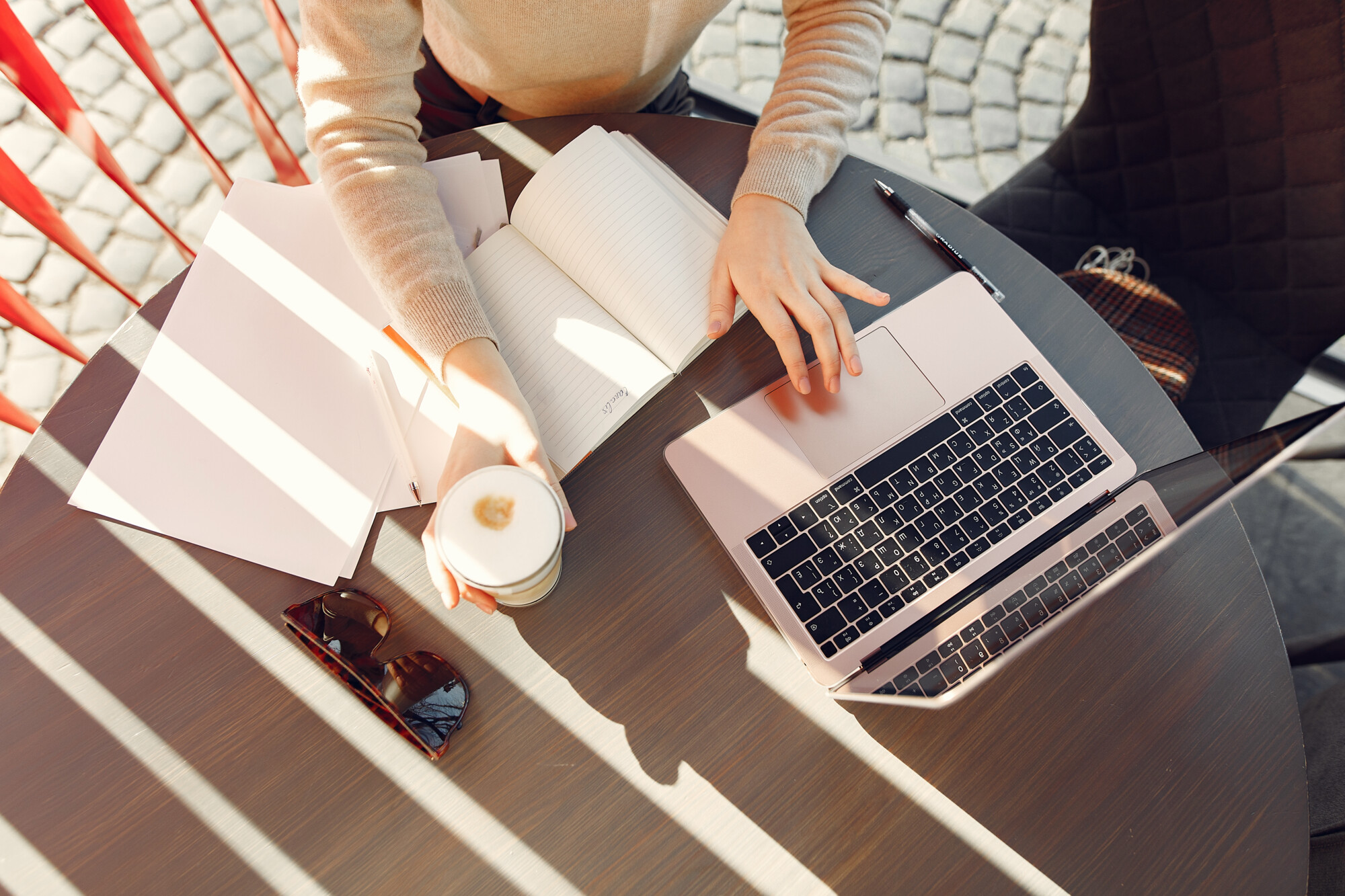 Trabajo híbrido: material clave para ser productivo