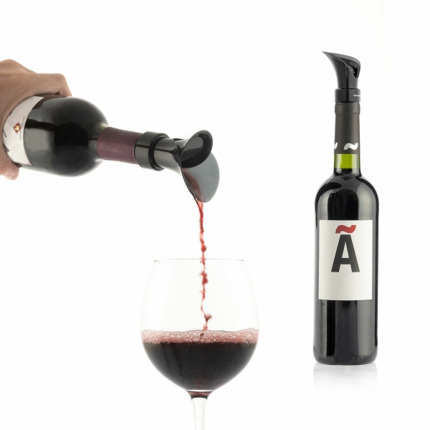 Innovagoods Wintopp Tapon Dispensador de Vino 2 en 1 con Aireador - Multifuncion - Cierre Hermetico - Antigoteo - Facil de Limpiar - 5x9.8x5cm - Color Negro